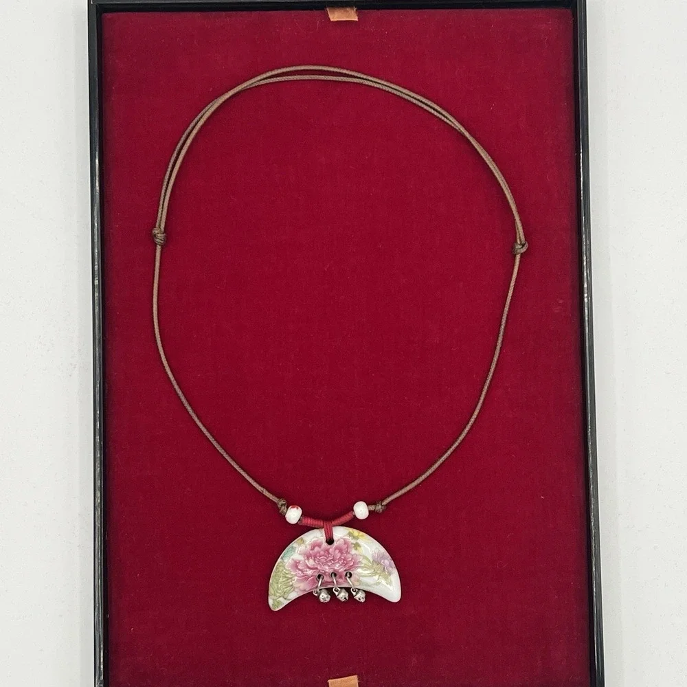 Pink‎ White Floral Painted Ceramic Flower Pendant  Necklace Vintage